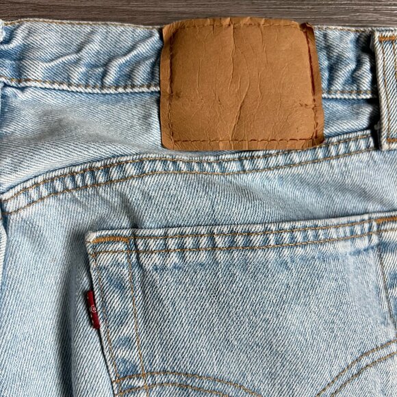 Vtg 90s Levi’s 501s Light Wash Straight Leg Button Fly Denim Jeans Size 33X31 - Picture 5 of 6